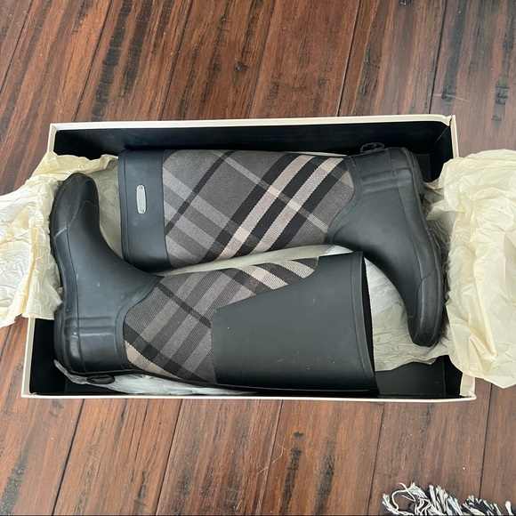 SOLD - Burberry Clemence Rain Boots Black & Grey 38 - Picture 3 of 15